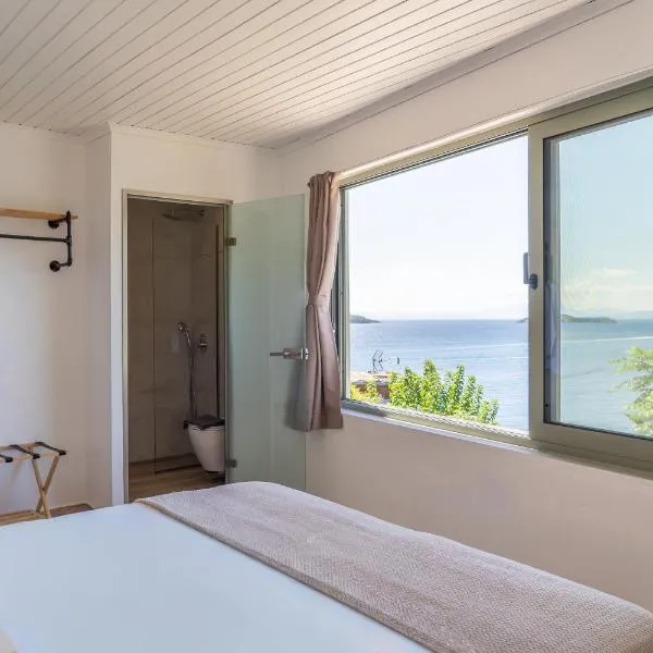 Aerie House Skiathos 2 bedroom 2 bathroom apartment with sea view，位于斯基亚索斯镇的酒店