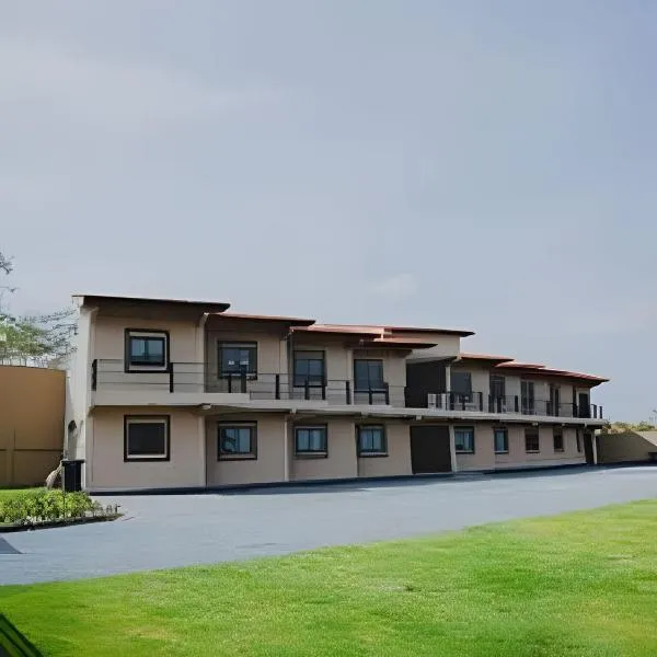 Loft completo e climatizado a 2 minutos do centro，位于库亚巴的酒店