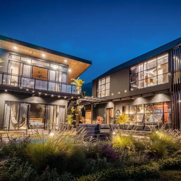 Lake-Front Luxury Villa，位于贝都古的酒店