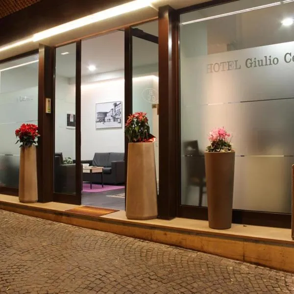 朱利奥塞萨雷酒店，位于里米尼的酒店