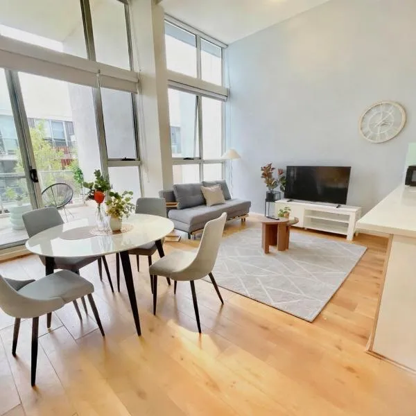 Modern Two-Level Apartment in the Heart of Epping，位于Epping的酒店