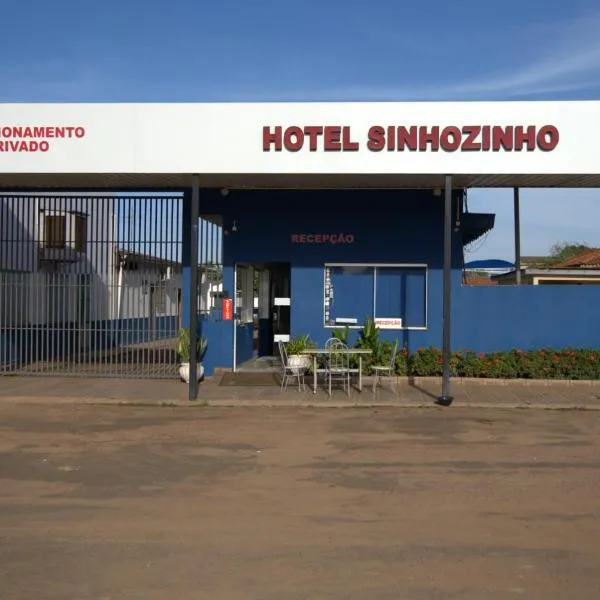 Hotel Sinhozinho，位于Coxim的酒店