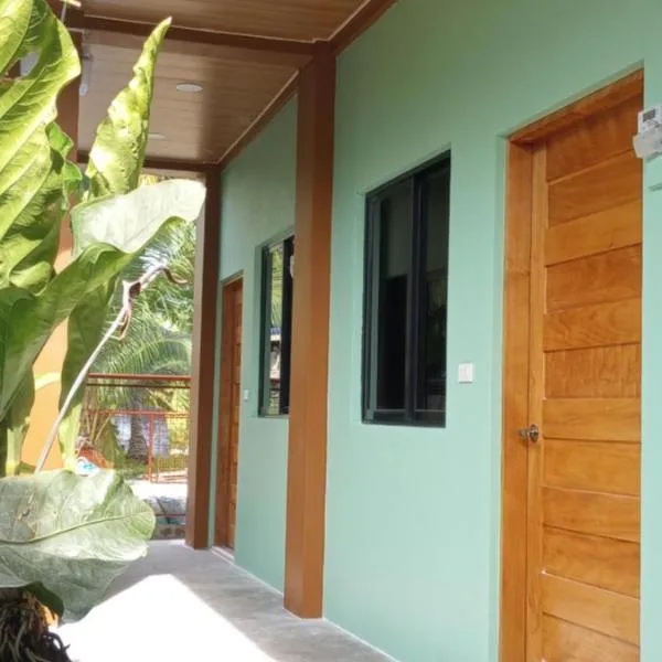 Sardine Travellers Inn，位于莫阿尔博阿的酒店