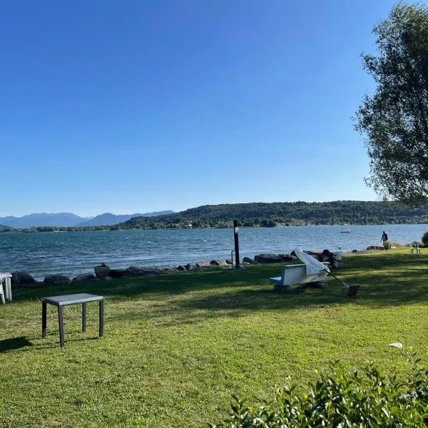 house Benedetta & Gloria on the lake，位于卡斯泰莱托索普拉蒂奇诺的酒店