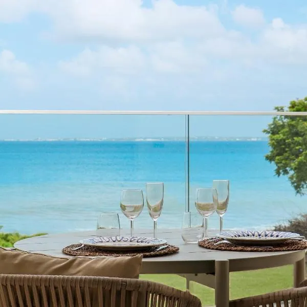 SEA NOVA Friar's Bay Beachfront Properties，位于圣马丁岛的酒店