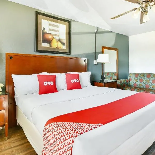 OYO Hotel McAlester OK S Main St，位于麦卡莱斯特的酒店