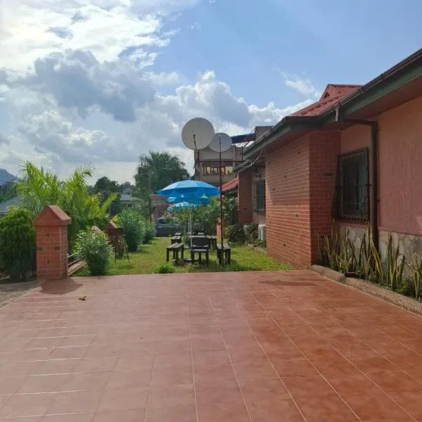 Santa Monica Home Lodge，位于Senchi的酒店