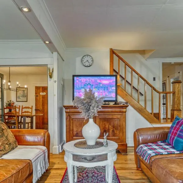 Family Winter Home in the Eastern Townships，位于Ayer's Cliff的酒店