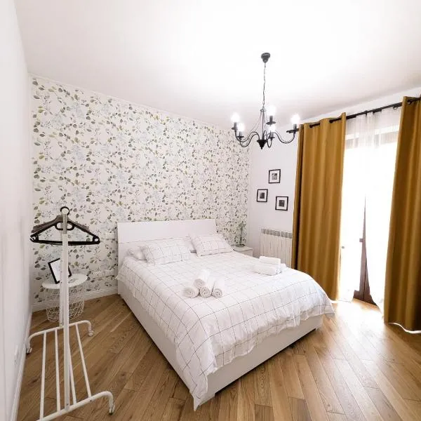 Ai Castelli Apartment - Locazione Turistica CIN IT58060C2FHNREG9A，位于Colonna的酒店