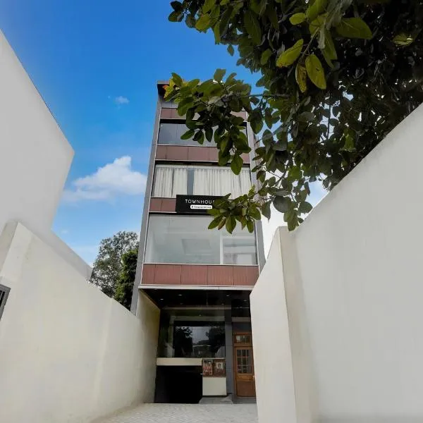 Super Townhouse Varanasi City Station Formerly S Kumar Inn，位于瓦拉纳西的酒店