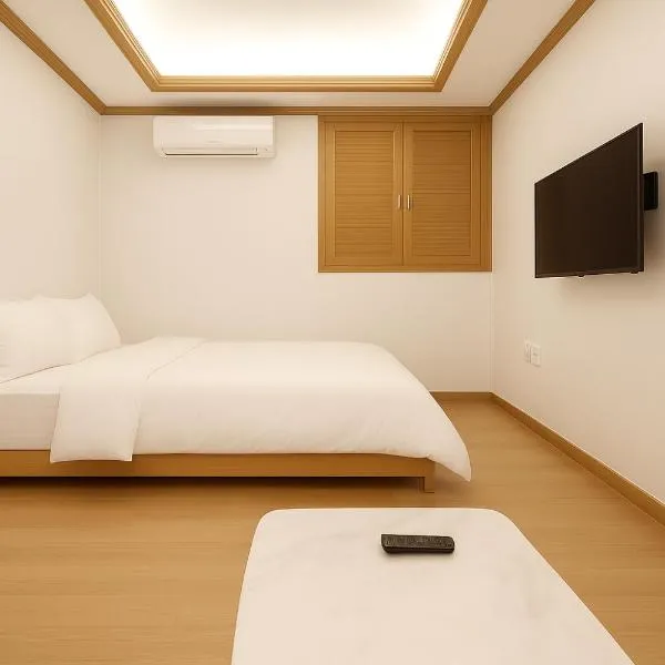 신림 유호텔 Seoul Sillim U Hotel - 고양이와 보드게임이 있는 힐링 숙소，位于首尔的酒店