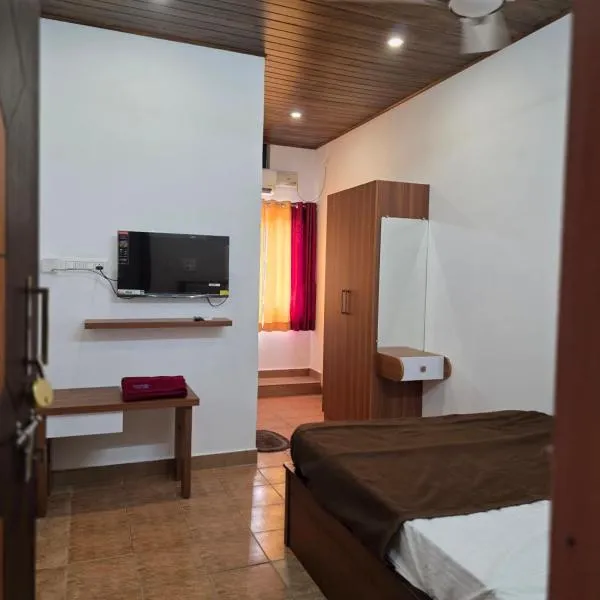 Hotel Prithesh Tourist Home，位于Bantvāl的酒店