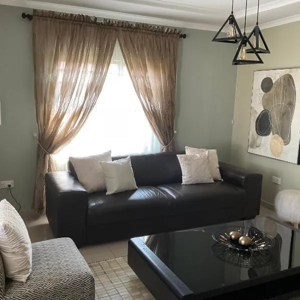 Luxe Comfort Retreat，位于哈博罗内的酒店