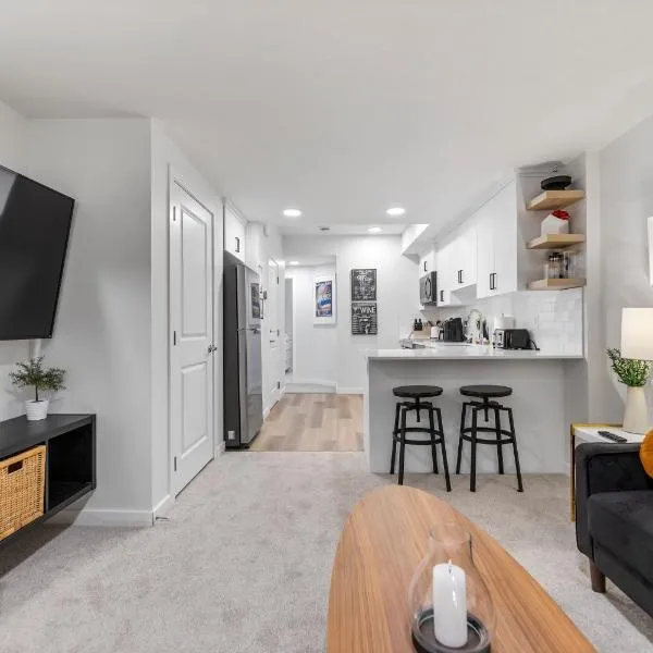 Cozy 2-Bed 1 Bath Entire Place，位于卡尔加里的酒店