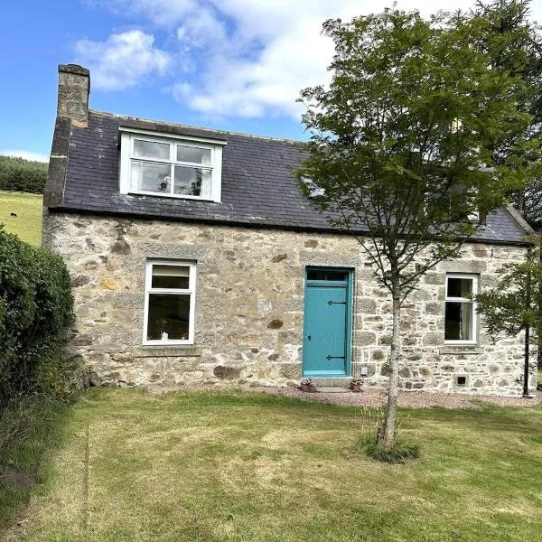 Cosy Cottage on the Whisky Trail，位于Haugh of Glass的酒店