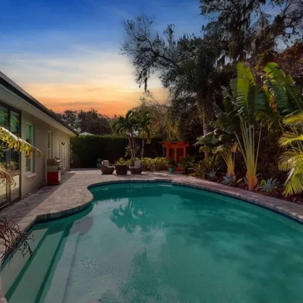 The Riverview Estate pool sauna & firepit，位于里弗维尤的酒店