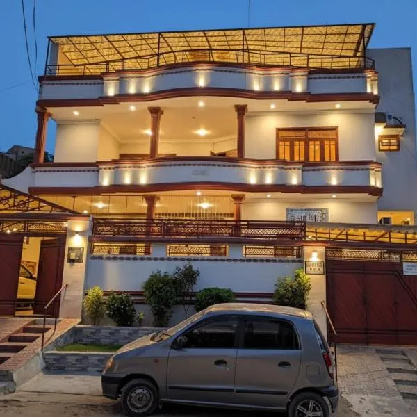 Hill View Guest House - Family Hotel at Central Location, near to Airport, Food Street and all amenities，位于卡拉奇的酒店