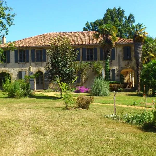 Maison Doat 1823，位于Perchède的酒店