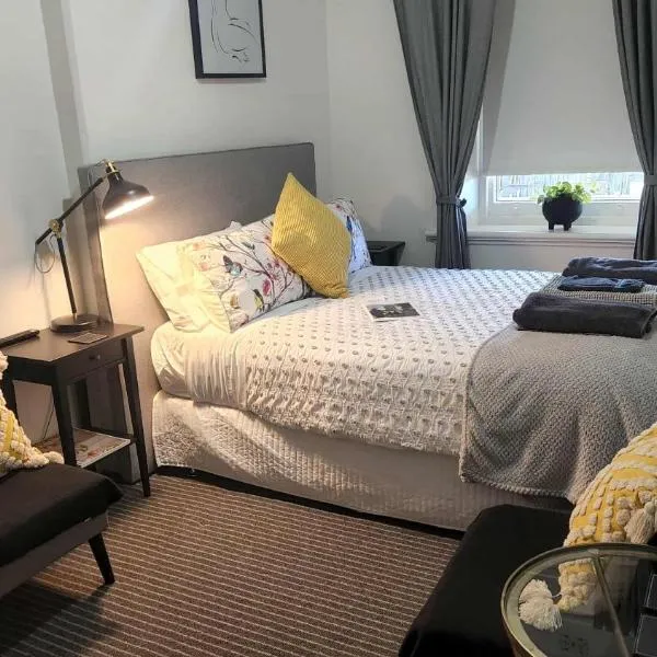 Magpie and Stump Hotel 'Nest Accommodation'，位于Mintaro的酒店