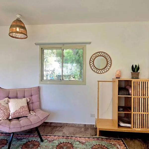 Nature's Way of Living, a healthy way of life!，位于埃米瑞姆的酒店