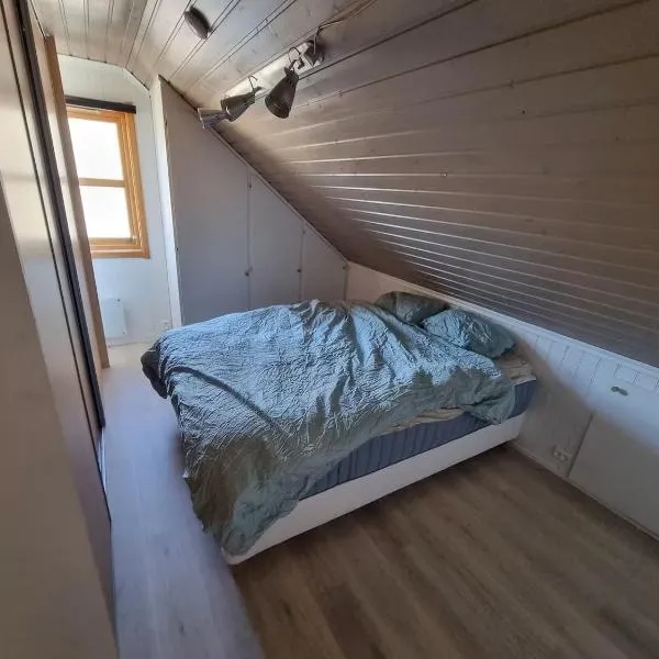 Room in Trondheim, Heimdal, Lundåsen - Bus to town every 5 minutes，位于特隆赫姆的酒店