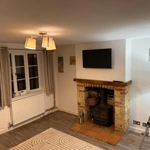 Two bedroom house in eye Suffolk with parking，位于埃耶的酒店