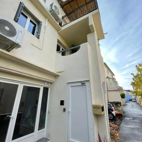 Appartement de village avec balcon rooftop，位于Maillane的酒店