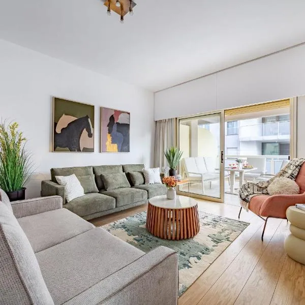 Lena Court - Spacious 3bdr, City Views，位于利马索尔的酒店