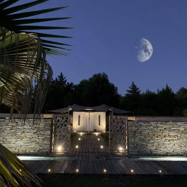 La Noccemada "Spirit of Bali" Private Lodge & Spa，位于Saint-Julien的酒店