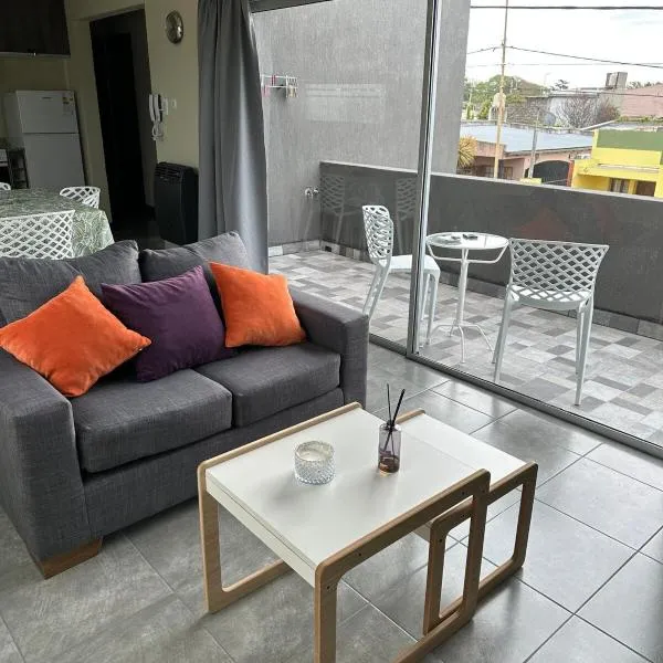 Modern apartment in Azul，位于阿苏尔的酒店
