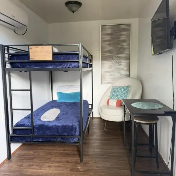 Tiny house WiFi and parking，位于迈阿密的酒店
