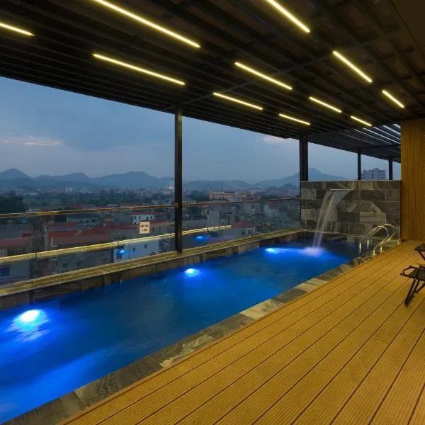 BBQ Hotel with Swimming Pool in Lạng Sơn，位于谅山的酒店