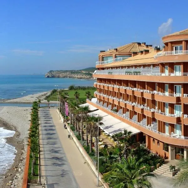 锡切斯桑威海滩高尔夫及Spa酒店，位于Puigmoltó的酒店