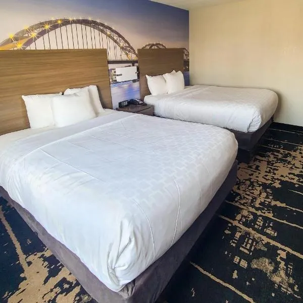 Clarion Pointe Bettendorf - Quad Cities，位于贝滕多夫的酒店