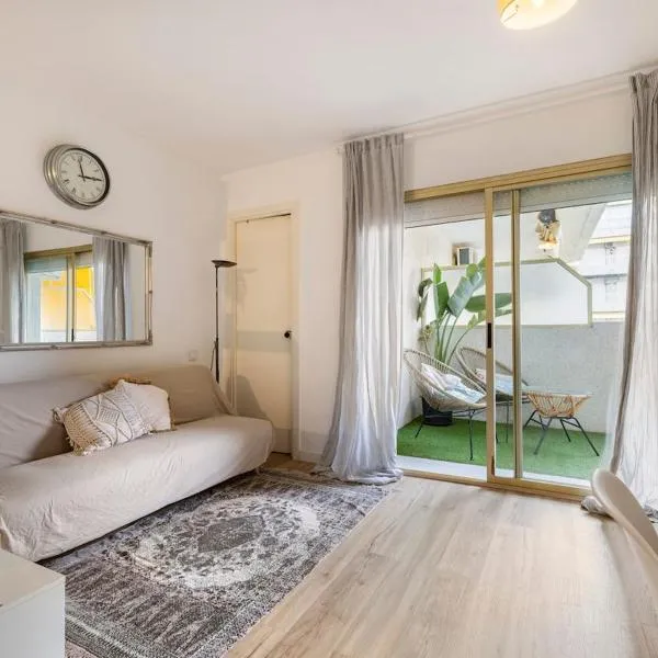 Pet Friendly + Pool + Park, Beach 2 Minutes Away (Atalaya)，位于萨洛的酒店