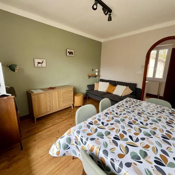 La Petite Ourse maison de village à Oust，位于Oust的酒店