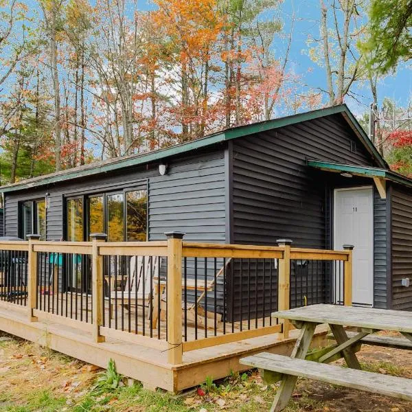 2-Bedroom Cottage #11 - Red Pine，位于格雷文赫斯特的酒店