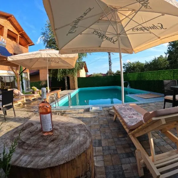 CASA DE VACANTA CLARA MARIA，位于科马尔尼克的酒店