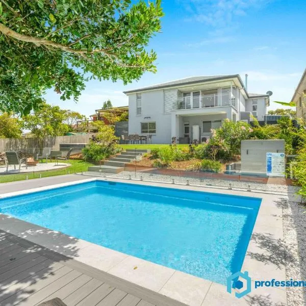 Sea La Vie - Pet Friendly with Fireplace and Swimming Pool & Spa，位于卡尔布拉海滩的酒店