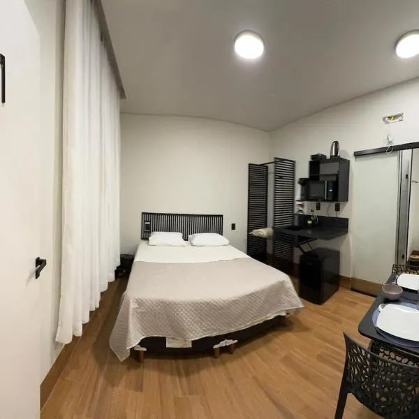 1Kitnet ao lado da Praça Leonardo Venerando，位于拉夫拉斯的酒店