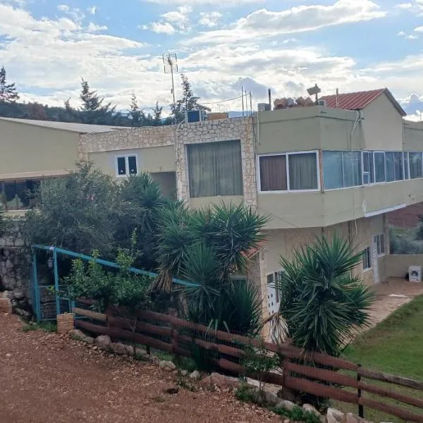 Κτήμα ΓΟΥΡΔΟΎΠΗ Georgιο，位于Lalióti的酒店