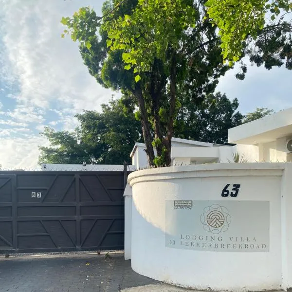 63 Lodging Villa，位于勒斯滕堡的酒店