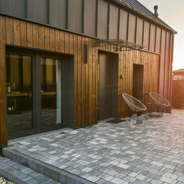 Siedlisko 3 Stodoły Bałtów - SPA w naturze，位于巴托夫的酒店