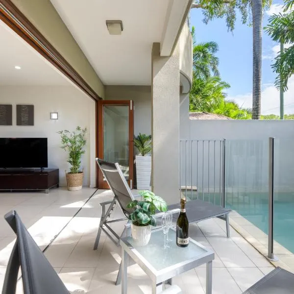 Watermark villa 1 with private pool - Near the beach，位于道格拉斯港的酒店
