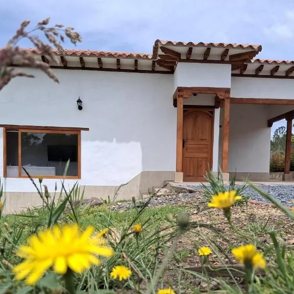 Cabaña Villa Serena，位于莱瓦镇的酒店