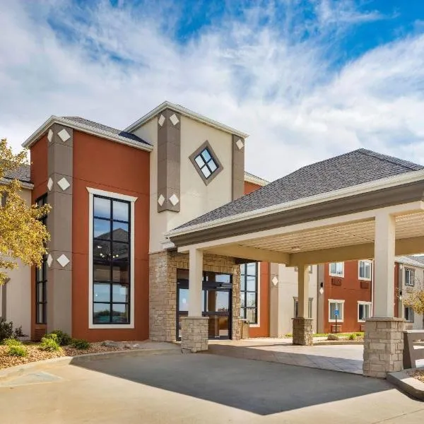 Howard Johnson by Wyndham Oacoma Hotel & Suites，位于Oacoma的酒店