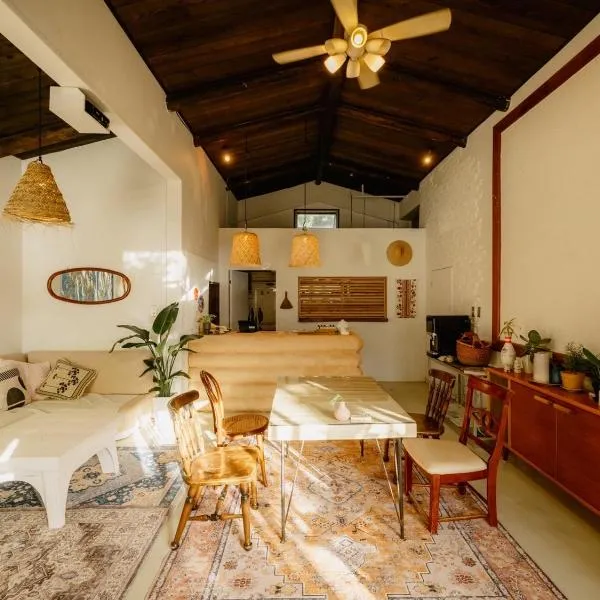 サ郷kakeRu新旧アースバッグサウナ付き完全プライベート一棟貸切宿，位于恩纳的酒店