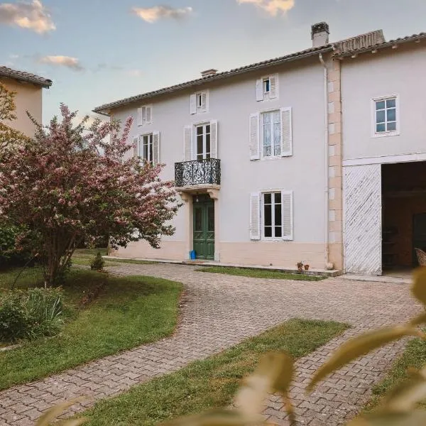 Les Chambres de Lasserre - Chambres et Table d'hôtes，位于Lasserre的酒店