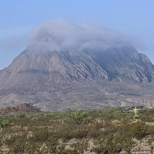 Cozy Peaceful Tiny Cabins Behind Big Bend National Park，位于Terlingua Ranch Airport的酒店