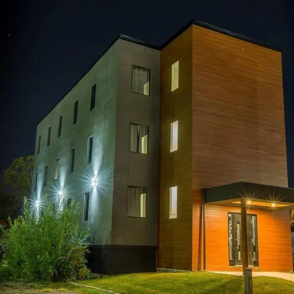 Clifton Hill Hideaway 2A - Two Bedroom Condo，位于尼亚加拉瀑布的酒店